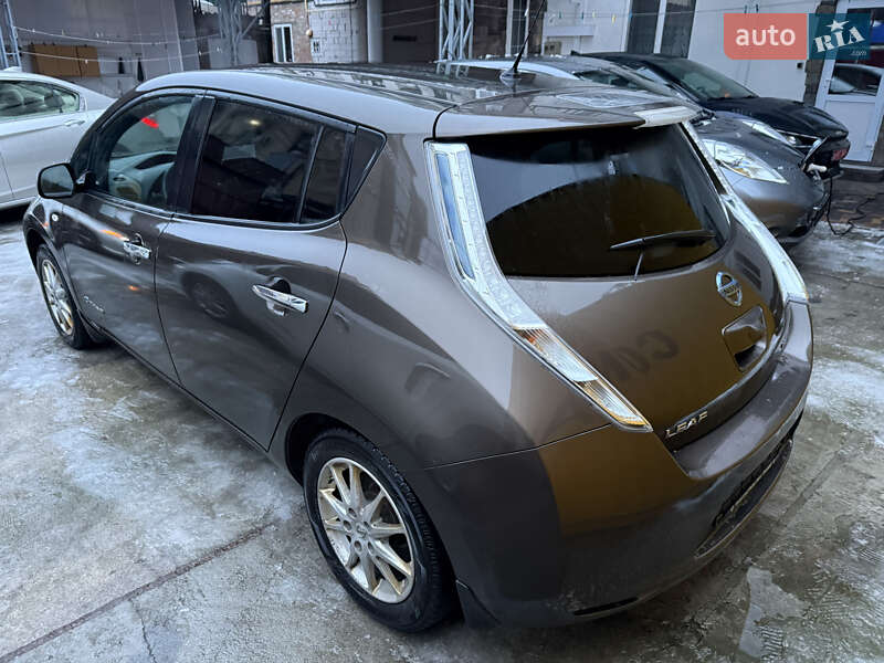 Хэтчбек Nissan Leaf 2016 в Умани