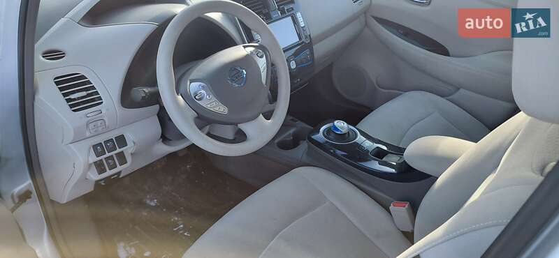 Хэтчбек Nissan Leaf 2011 в Шполе
