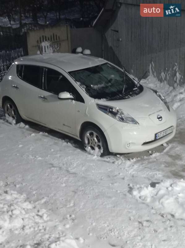 Хэтчбек Nissan Leaf 2017 в Надворной