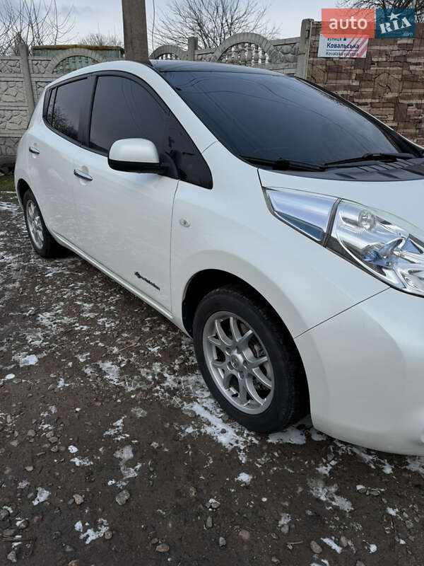 Хэтчбек Nissan Leaf 2014 в Николаеве