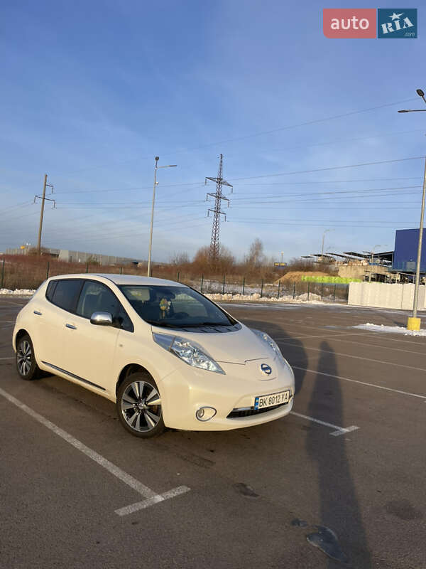 Хэтчбек Nissan Leaf 2014 в Ровно