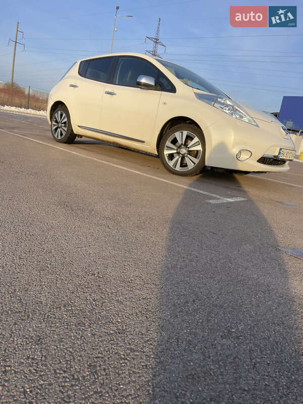 Хэтчбек Nissan Leaf 2014 в Ровно