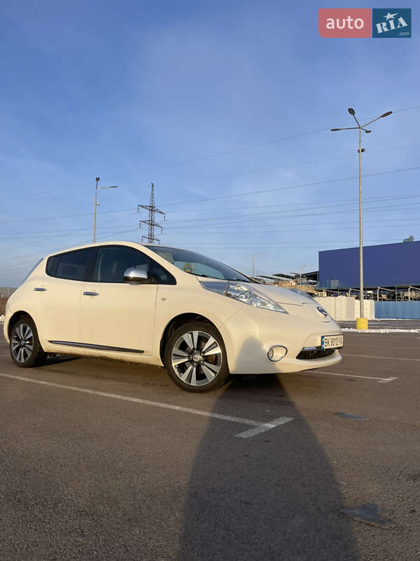 Хэтчбек Nissan Leaf 2014 в Ровно
