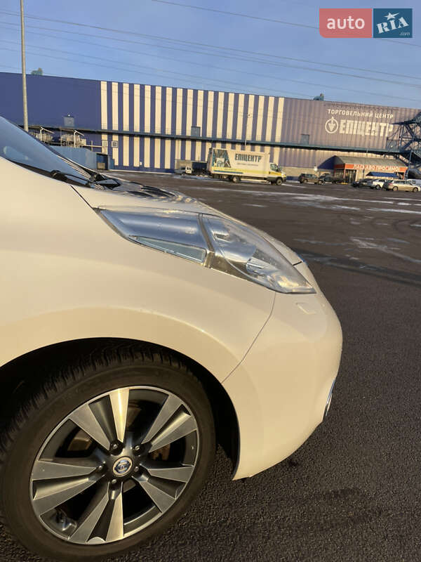 Хэтчбек Nissan Leaf 2014 в Ровно