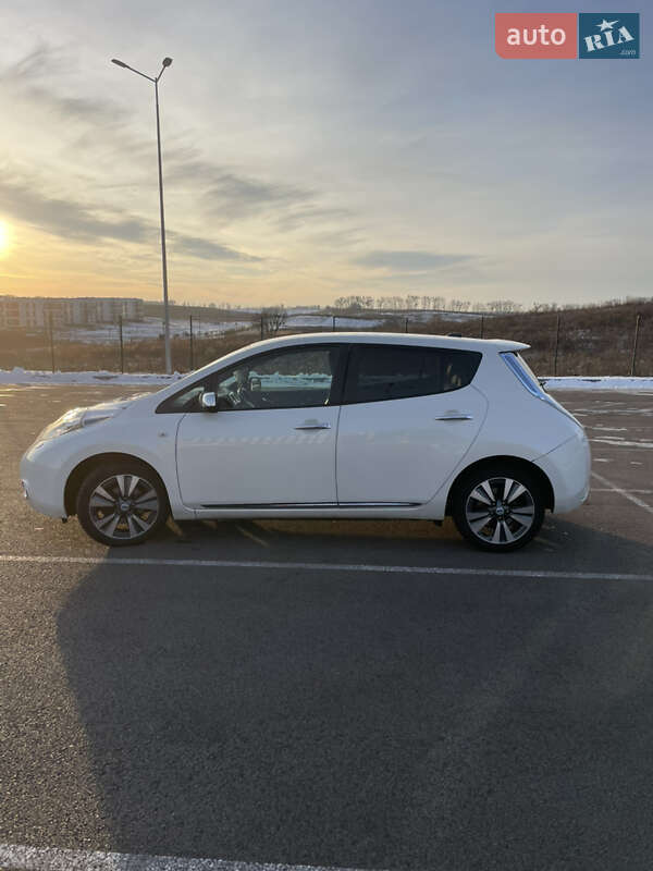 Хэтчбек Nissan Leaf 2014 в Ровно