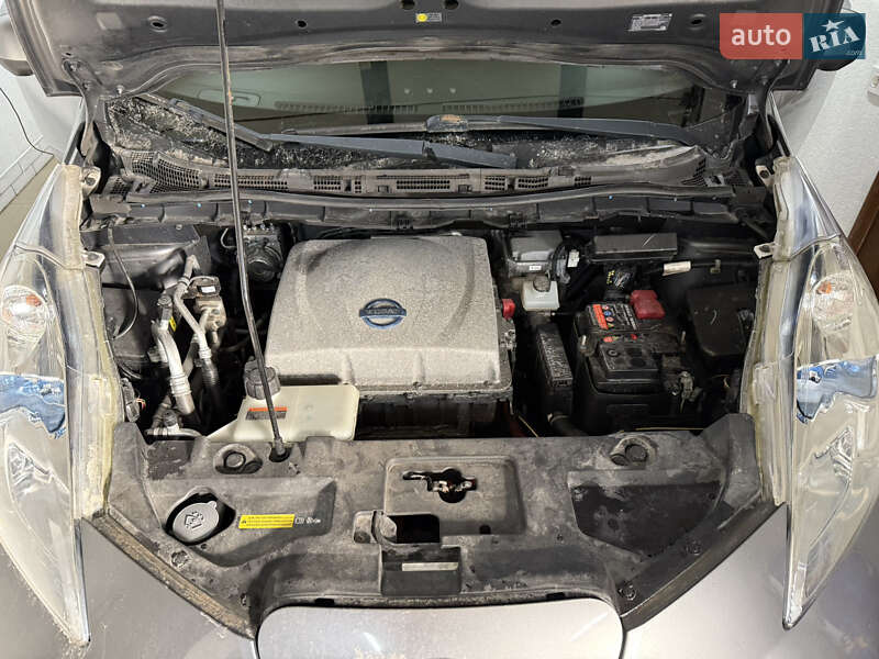 Хэтчбек Nissan Leaf 2014 в Умани