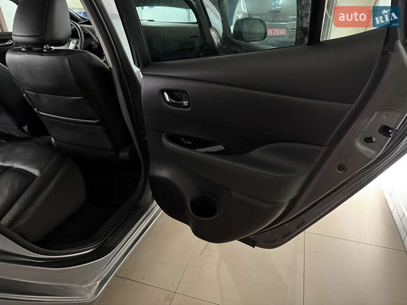 Хэтчбек Nissan Leaf 2014 в Умани