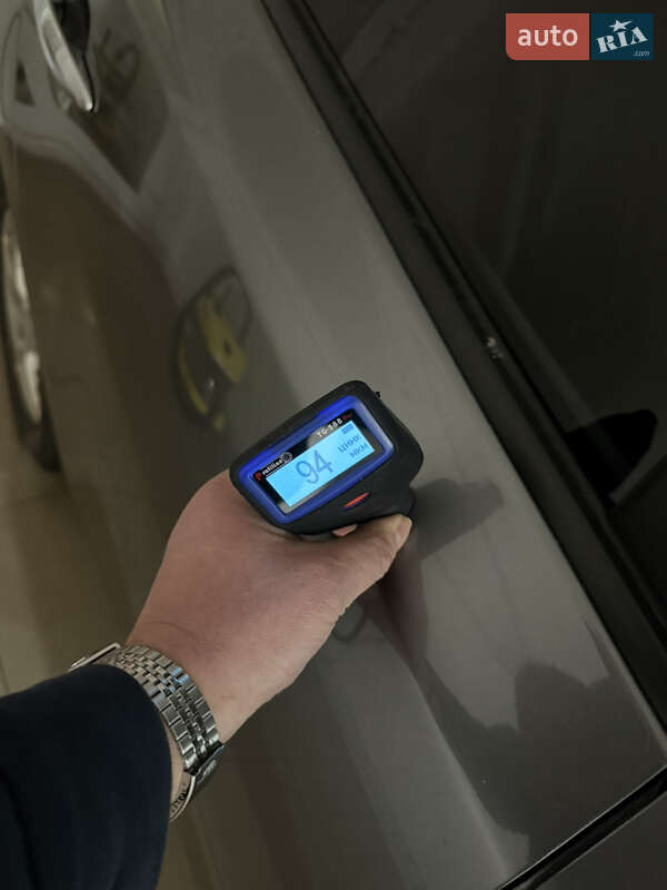 Хэтчбек Nissan Leaf 2014 в Умани