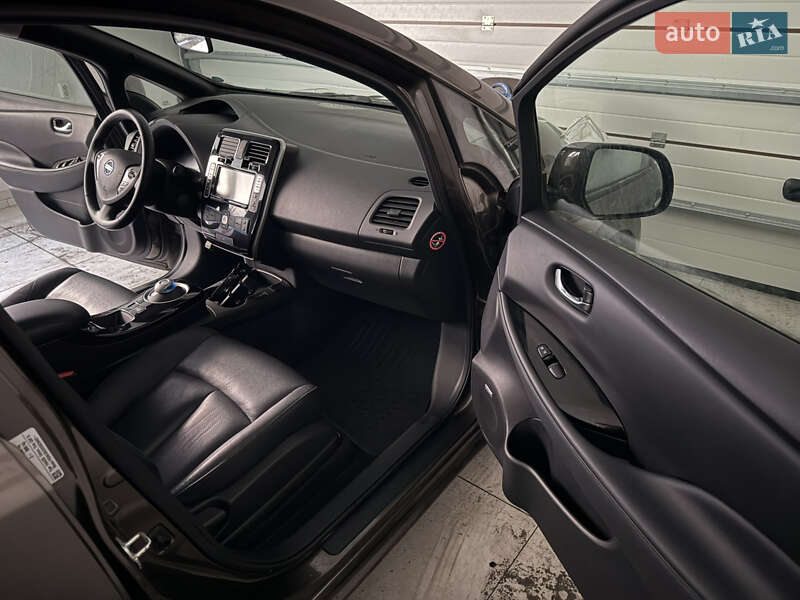 Хэтчбек Nissan Leaf 2016 в Умани