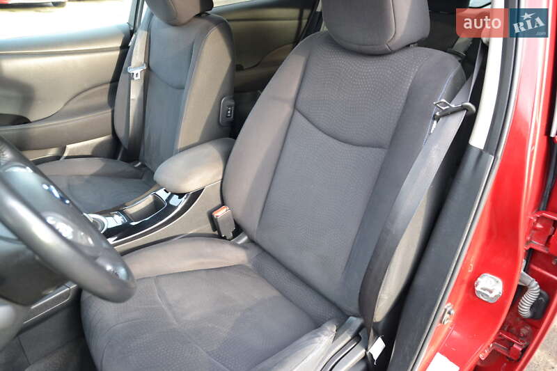 Хэтчбек Nissan Leaf 2016 в Луцке