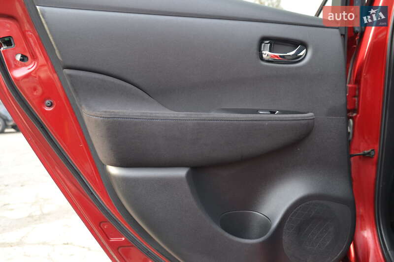 Хэтчбек Nissan Leaf 2016 в Луцке