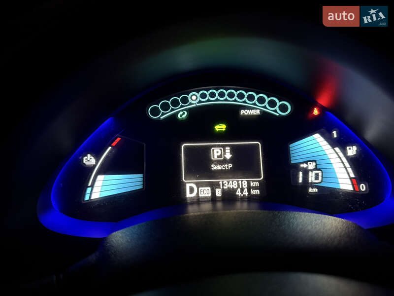 Хэтчбек Nissan Leaf 2016 в Умани