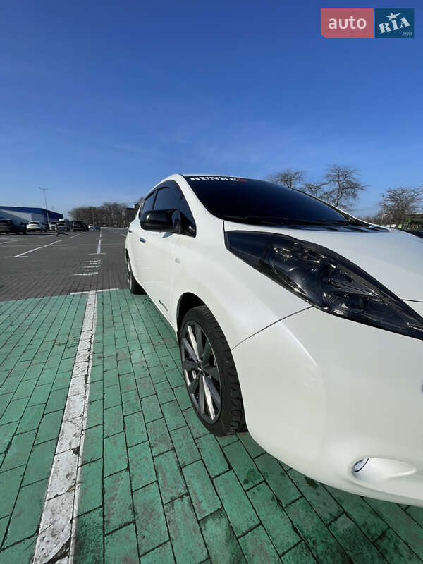 Хэтчбек Nissan Leaf 2013 в Одессе
