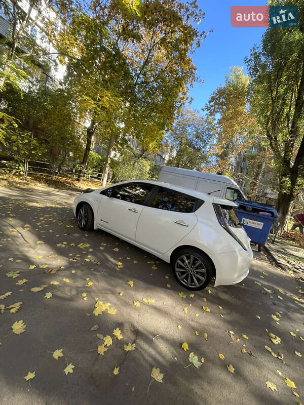 Хэтчбек Nissan Leaf 2013 в Одессе