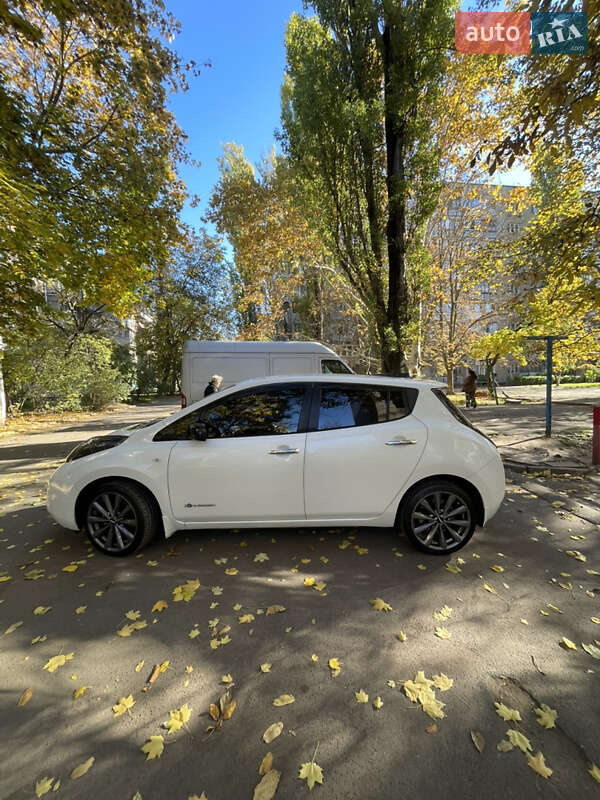 Хэтчбек Nissan Leaf 2013 в Одессе