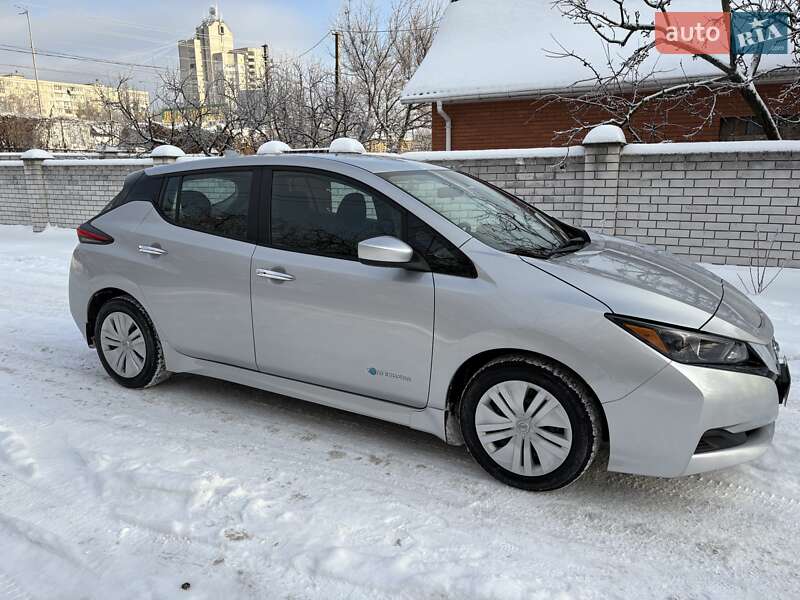Хэтчбек Nissan Leaf 2018 в Киеве