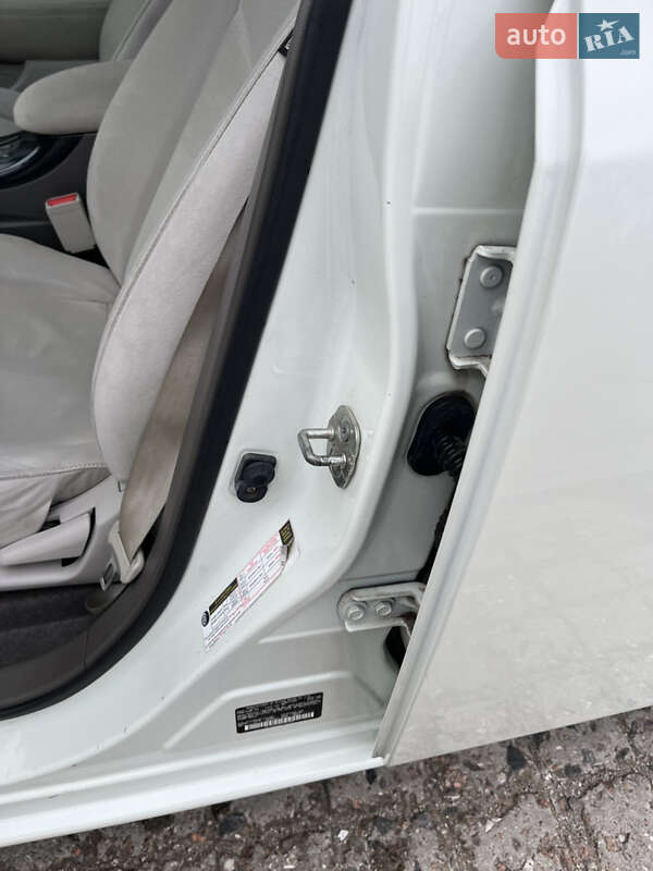 Хэтчбек Nissan Leaf 2012 в Белгороде-Днестровском