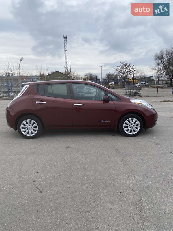 Хэтчбек Nissan Leaf 2017 в Днепре