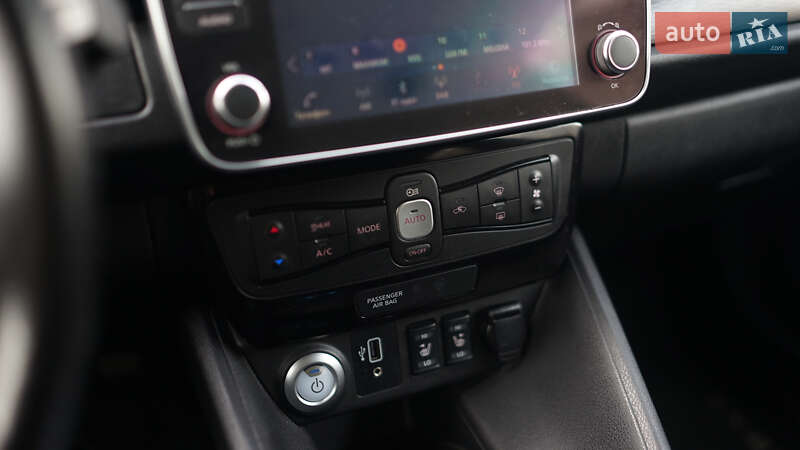 Хэтчбек Nissan Leaf 2019 в Львове