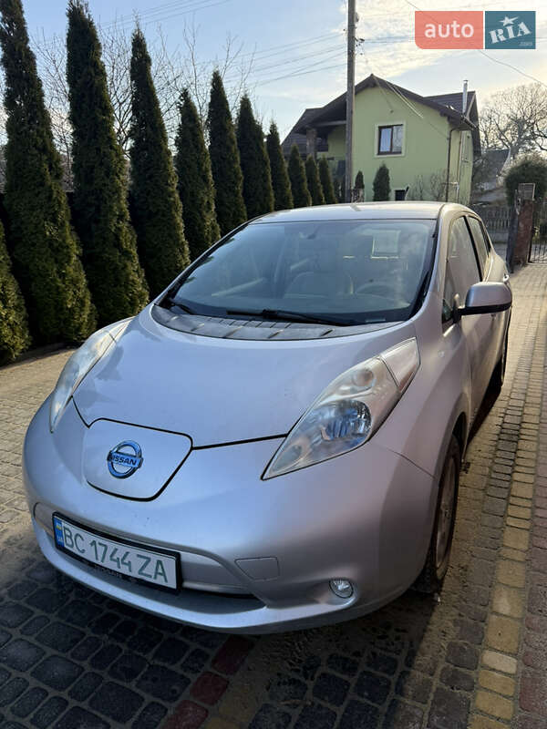 Хэтчбек Nissan Leaf 2013 в Львове