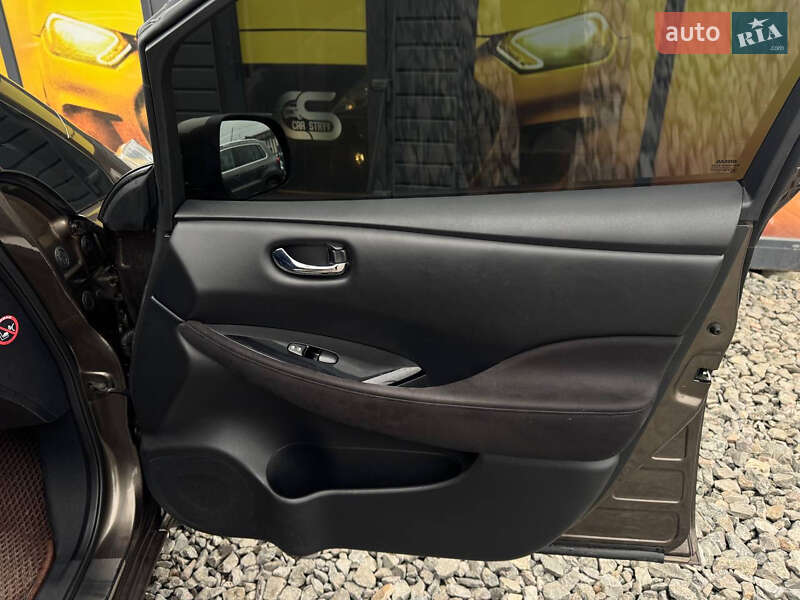 Хэтчбек Nissan Leaf 2016 в Стрые