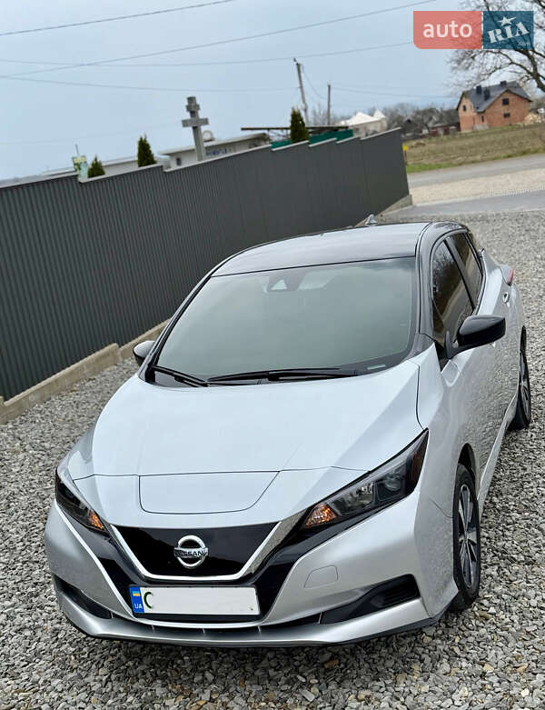 Хэтчбек Nissan Leaf 2022 в Черновцах
