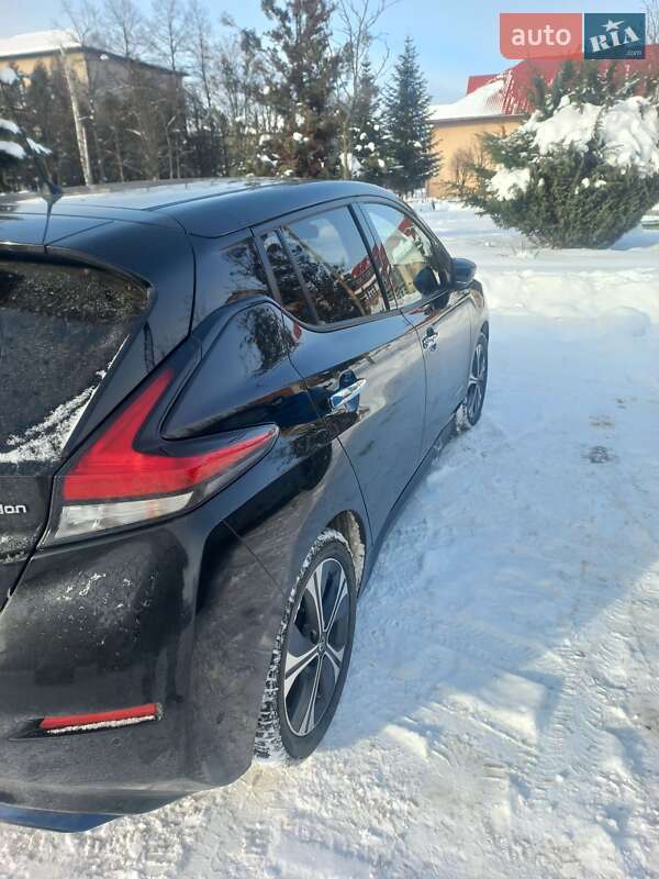 Хэтчбек Nissan Leaf 2019 в Долине