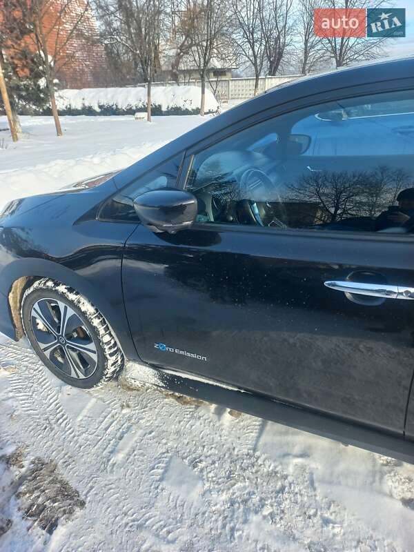 Хэтчбек Nissan Leaf 2019 в Долине