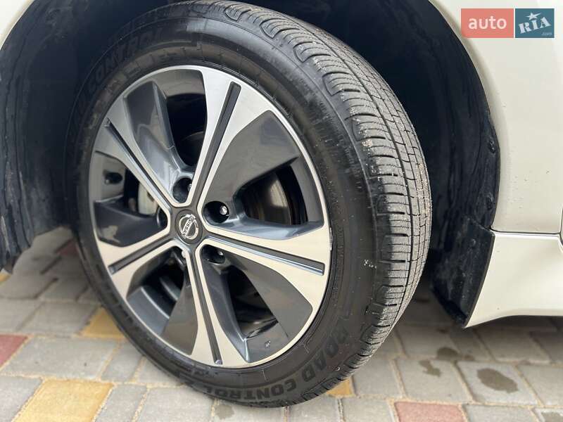 Хэтчбек Nissan Leaf 2020 в Одессе