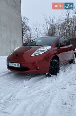 Хэтчбек Nissan Leaf 2013 в Бурштыне