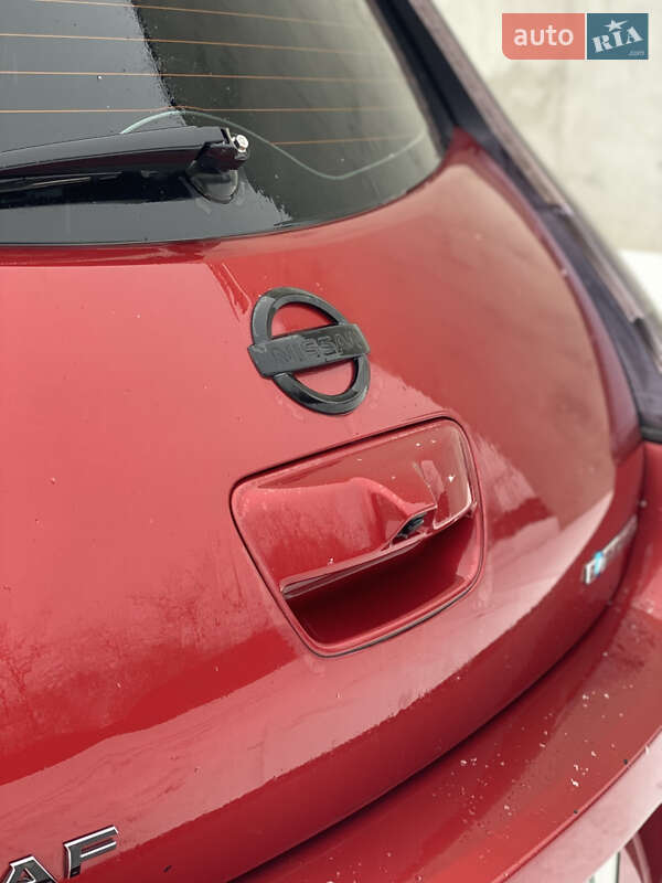 Хэтчбек Nissan Leaf 2013 в Бурштыне