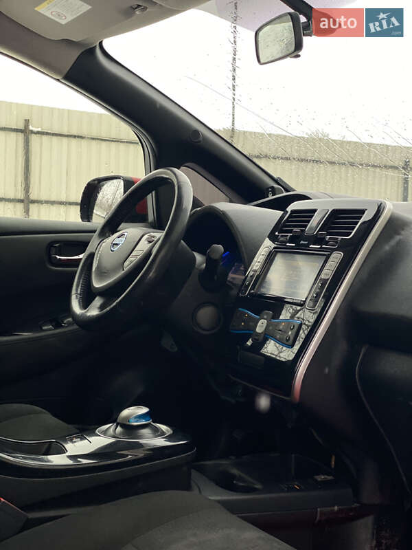 Хэтчбек Nissan Leaf 2013 в Бурштыне
