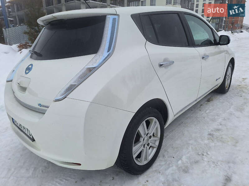 Хэтчбек Nissan Leaf 2013 в Городке