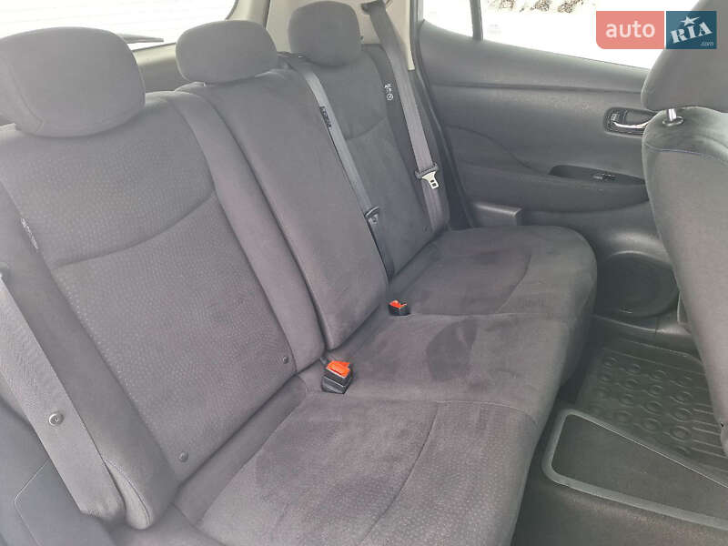 Хэтчбек Nissan Leaf 2013 в Городке