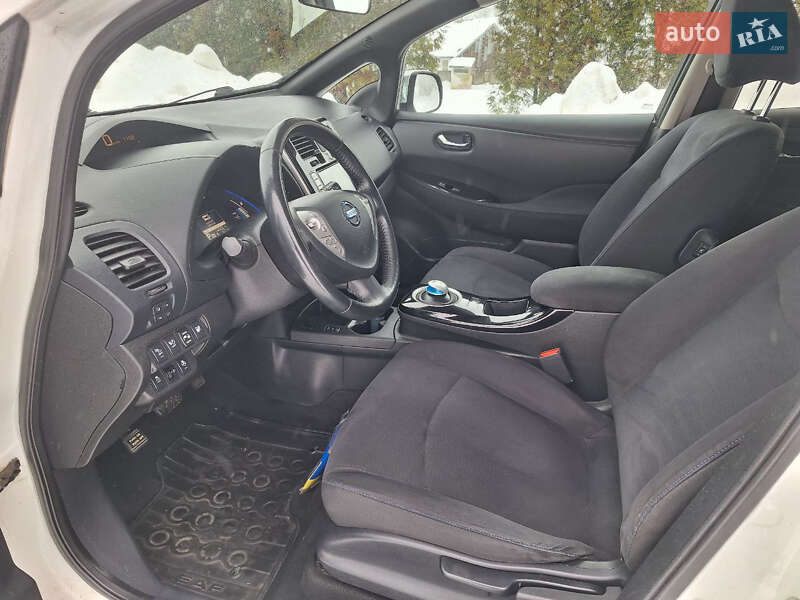 Хэтчбек Nissan Leaf 2013 в Городке