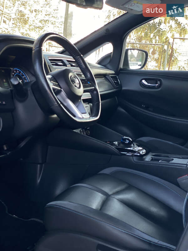 Хэтчбек Nissan Leaf 2018 в Бурштыне