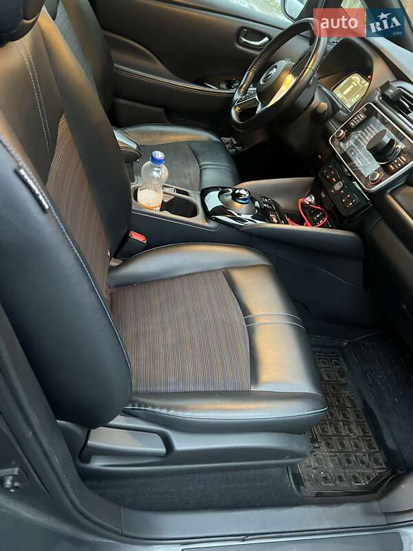 Хэтчбек Nissan Leaf 2020 в Ужгороде