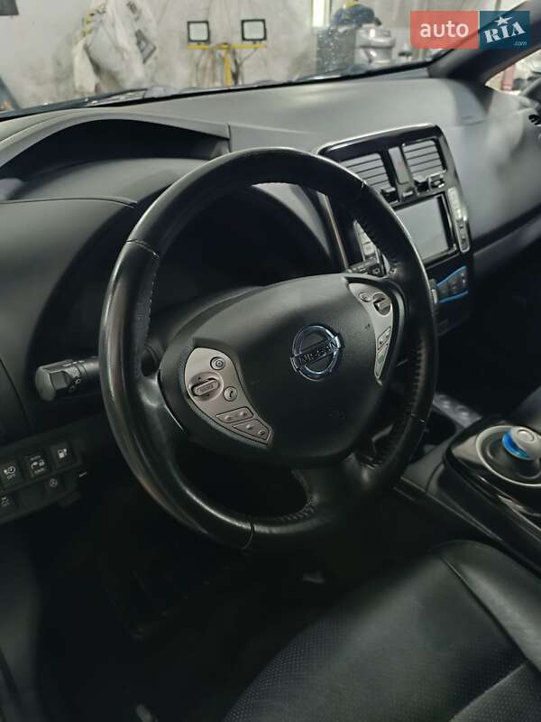 Хэтчбек Nissan Leaf 2016 в Ровно