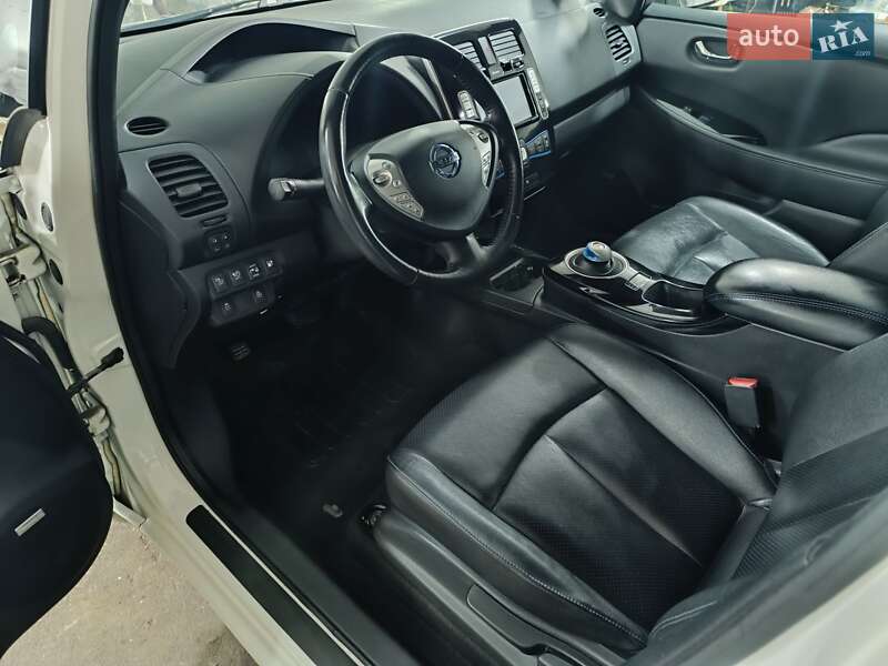 Хэтчбек Nissan Leaf 2016 в Ровно