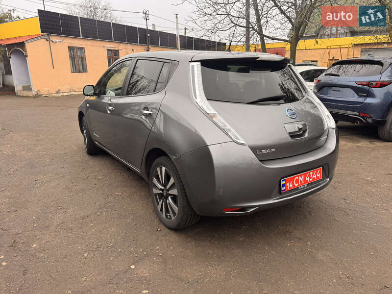 Хэтчбек Nissan Leaf 2015 в Николаеве