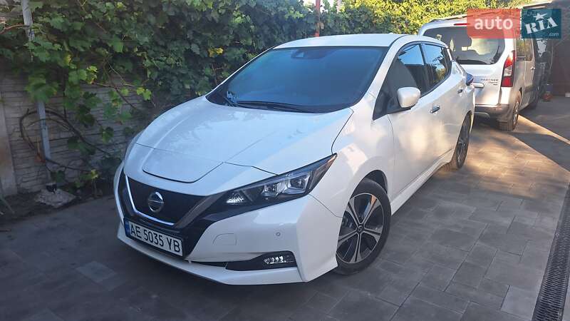 Хэтчбек Nissan Leaf 2021 в Днепре