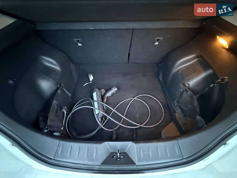 Хэтчбек Nissan Leaf 2021 в Стрые