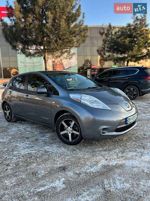 Хэтчбек Nissan Leaf 2015 в Одессе