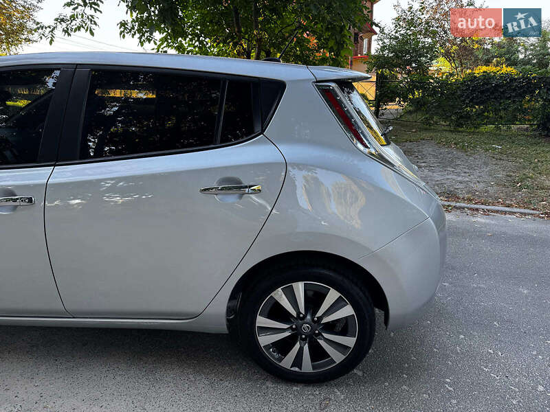 Хетчбек Nissan Leaf 2016 в Києві