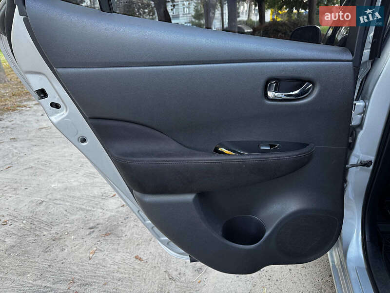 Хетчбек Nissan Leaf 2016 в Києві