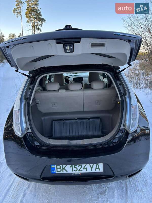 Хэтчбек Nissan Leaf 2012 в Сарнах
