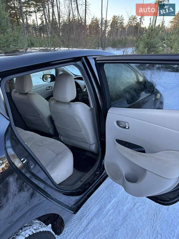 Хэтчбек Nissan Leaf 2012 в Сарнах