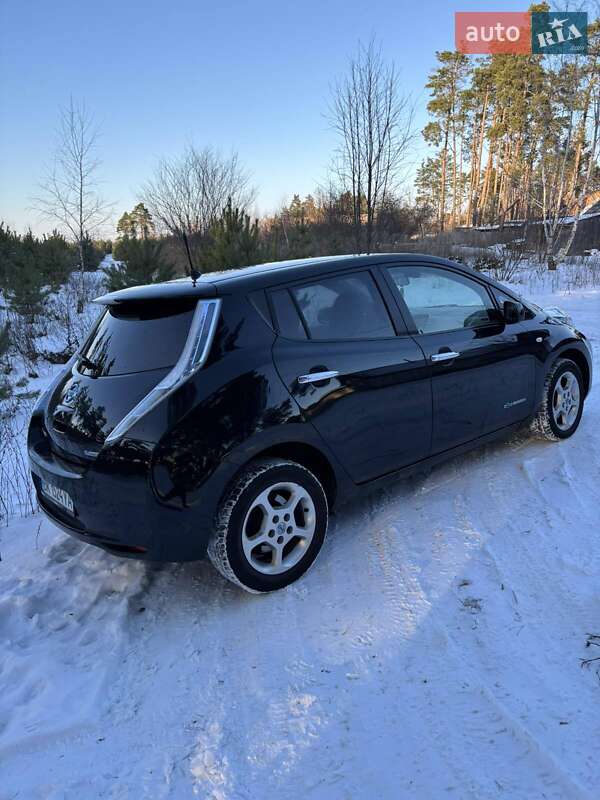 Хэтчбек Nissan Leaf 2012 в Сарнах