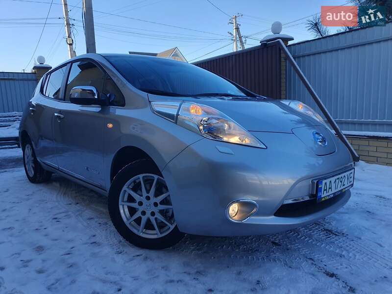 Хэтчбек Nissan Leaf 2013 в Горе фото Хэтчбек Nissan Leaf 2013 в Горе