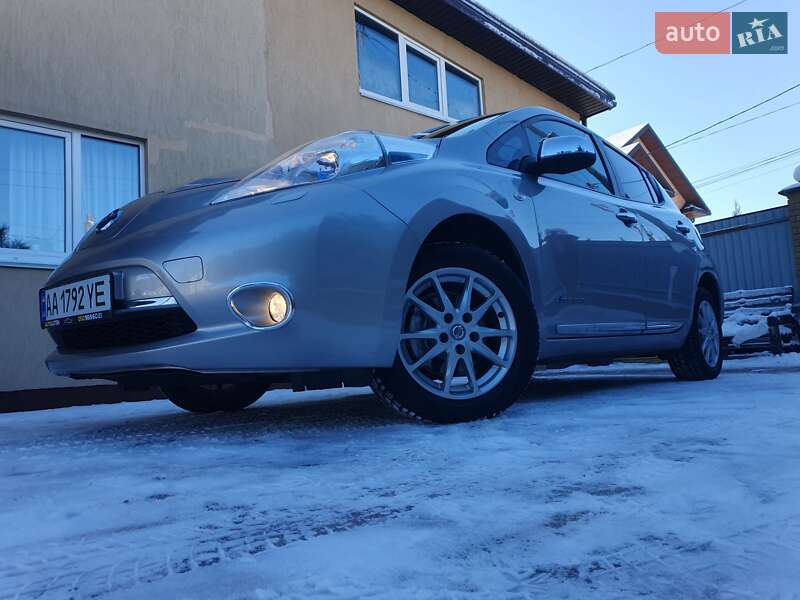 Хэтчбек Nissan Leaf 2013 в Горе фото 24 Хэтчбек Nissan Leaf 2013 в Горе